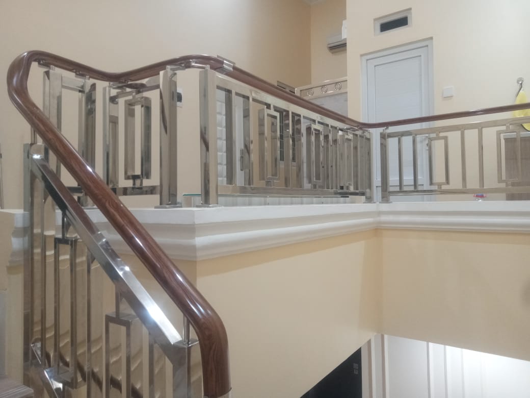 RELLING / BALKON STAINLESS MIMIMALIS HANDRIL PVC